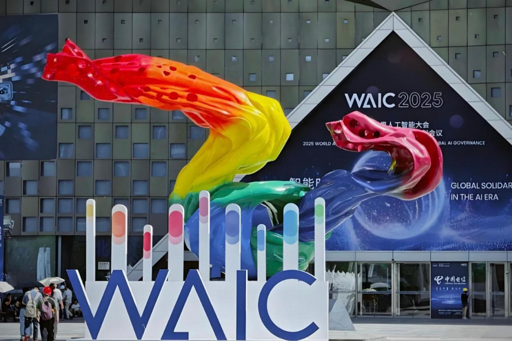 Tendencias en robótica humanoide del WAIC 2025: Micromotores de alto par para articulaciones robóticas se convierten en la corriente principal