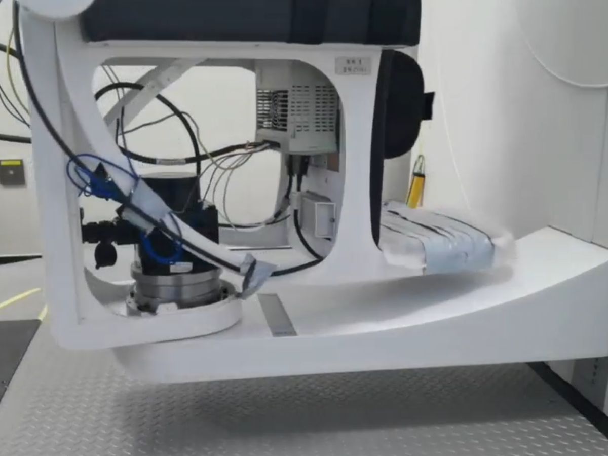 Actuador de accionamiento armónico para dispositivos médicos de reposicionamiento de otolitos