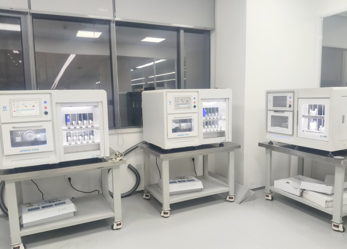 El papel de los engranajes de accionamiento armónico en el logro de una precisión de 5-10 μm en las fresadoras dentales