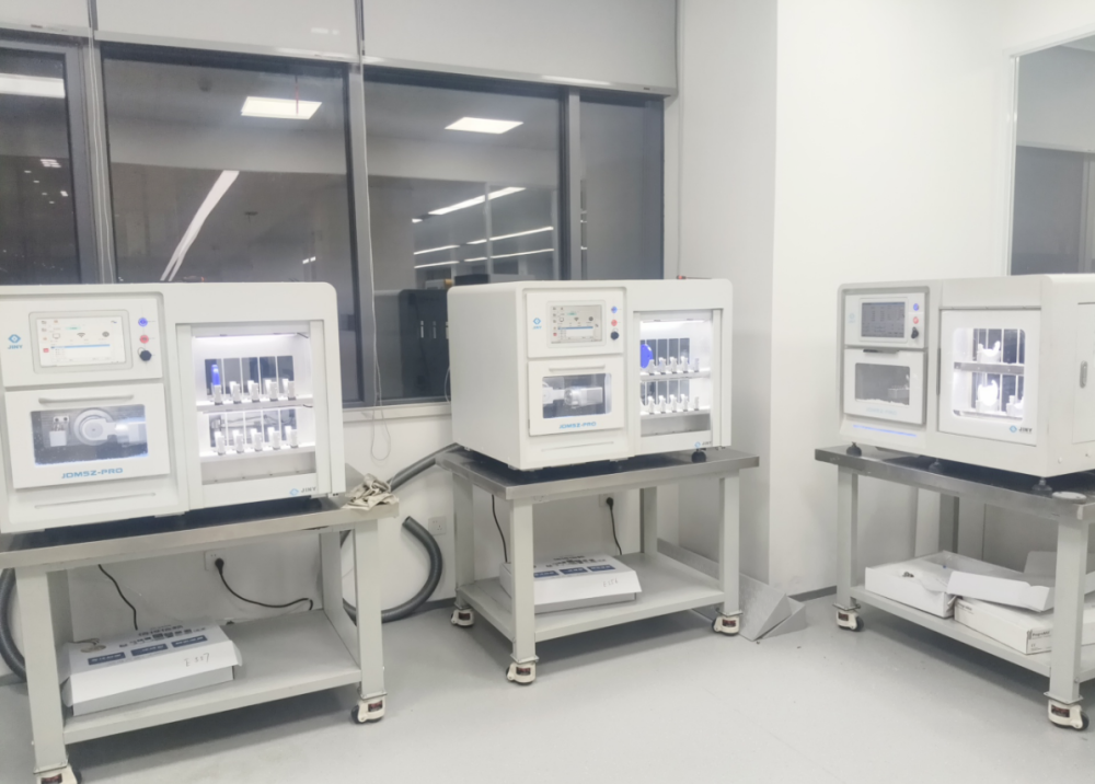 El papel de los engranajes de accionamiento armónico en el logro de una precisión de 5-10 μm en las fresadoras dentales