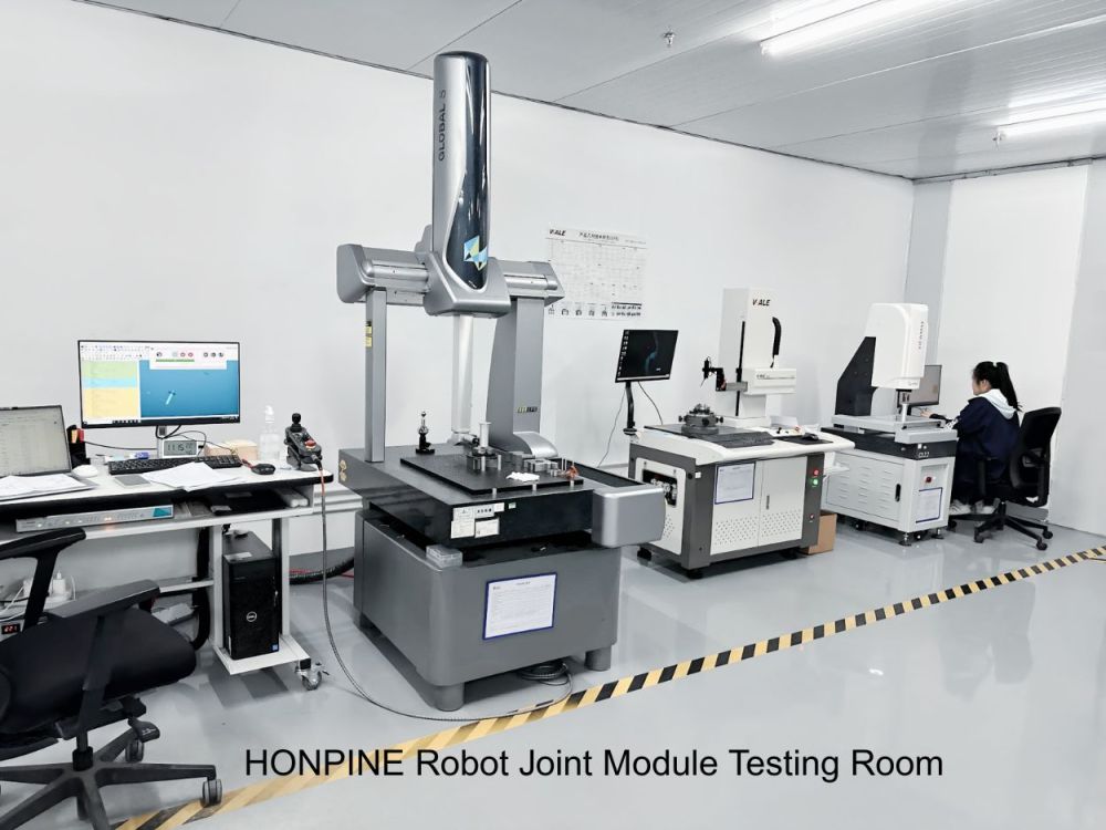 ¿Por qué los módulos de articulación de robots necesitan pruebas de frecuencia de segundo armónico (2×)?