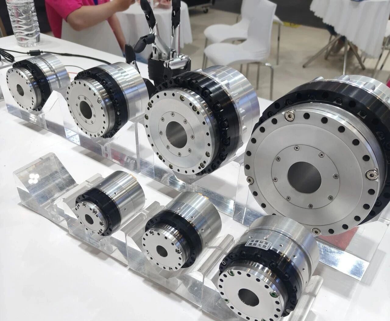  Diseño de articulación de robot humanoide de próxima generación: HONPINE HPJM con Harmonic Drive, eje hueco, y módulo de codificador integrado