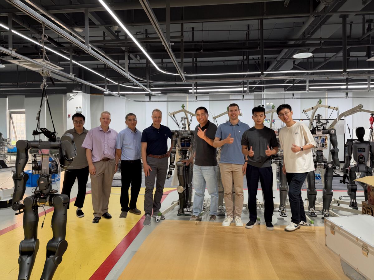 Líder de la industria automotriz alemana visita la fábrica de actuadores articulares robóticos de HONPINE en Shanghai para explorar la cooperación estratégica