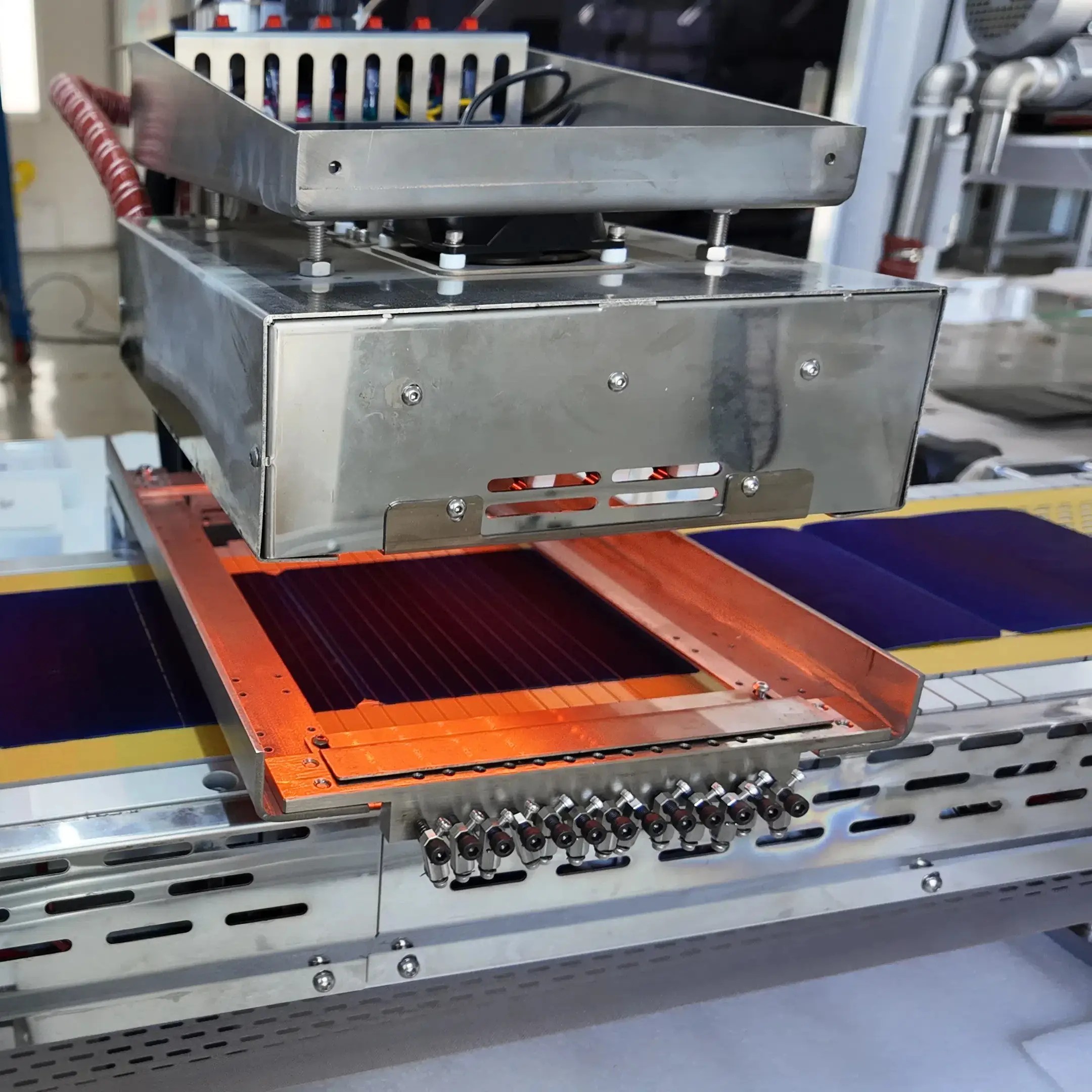 Módulo de motor lineal para máquinas de interconexión de células solares