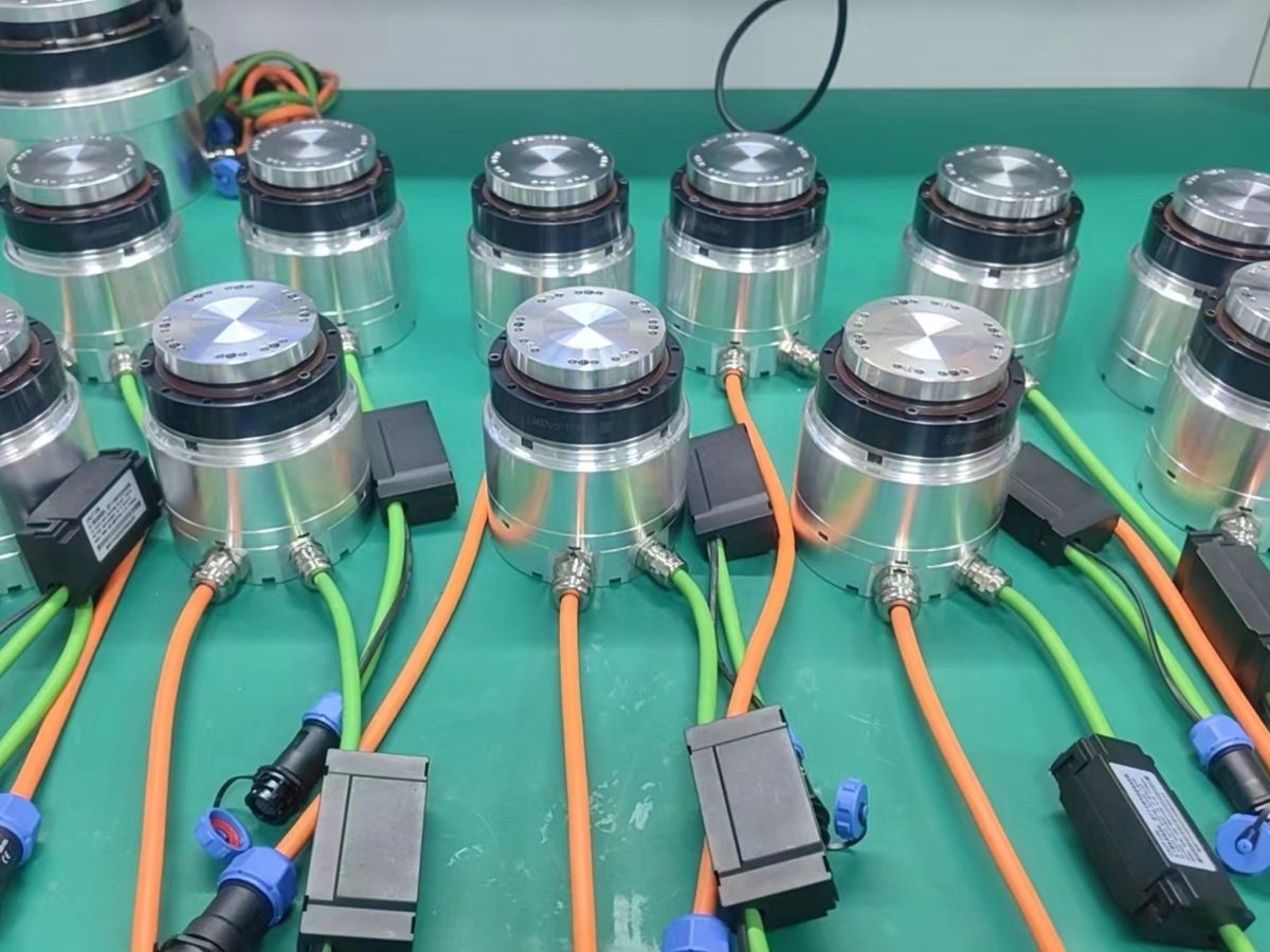 Estructura del actuador rotativo armónico con servomotor, reducción armónica y cojinete de salida