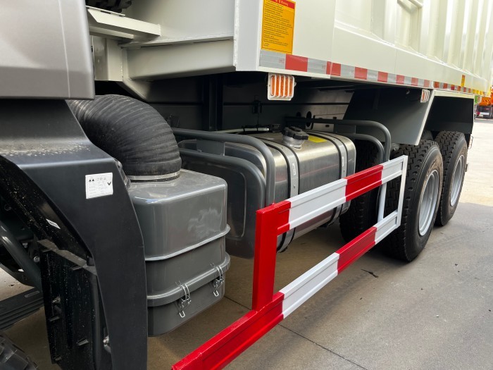 HOWO NX dump truck fuel tank large capacity design