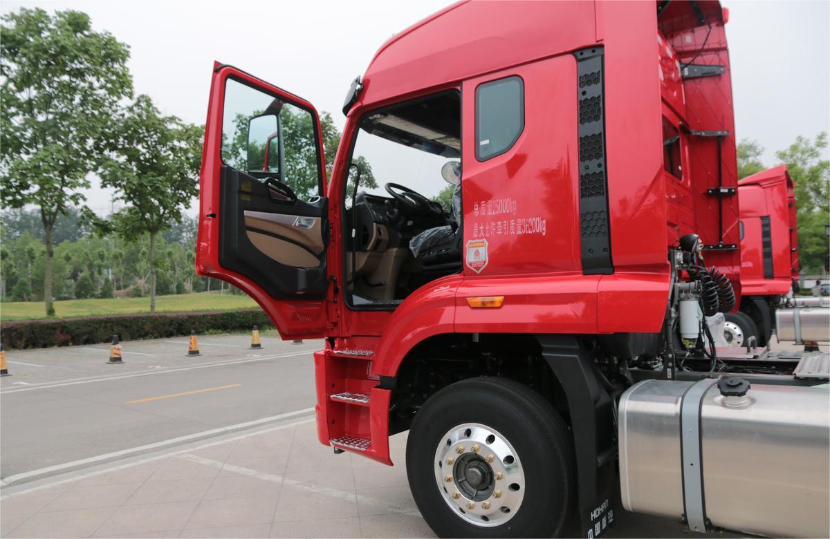 Hohan N7W 400HP 6x4 tractor truck driver side door detail showing cabin access, handle, and reinforced construction