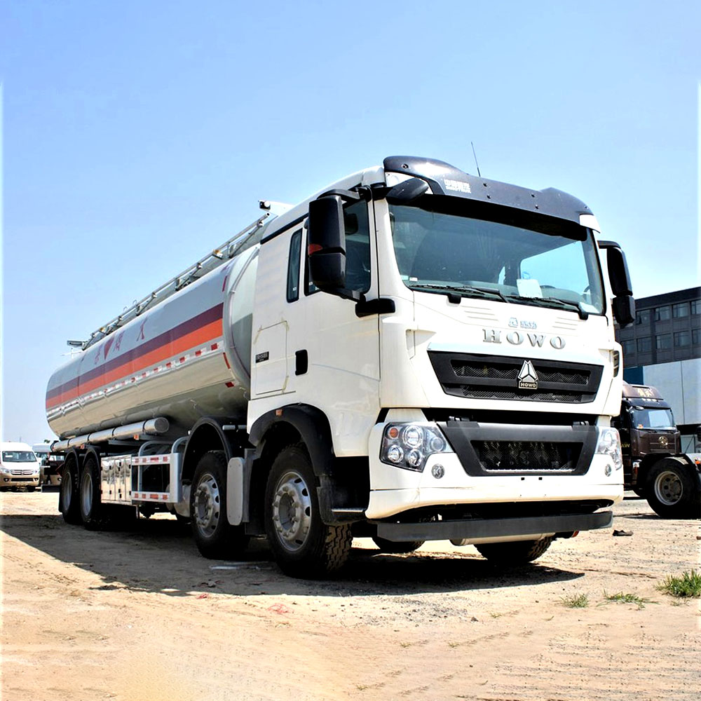 HOWO 340HP 8×4 Fuel Tank Truck