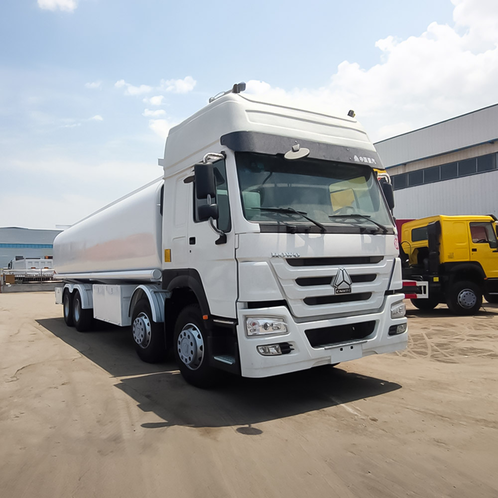 HOWO 8×4 Heavy Duty Fuel Tank Truck
