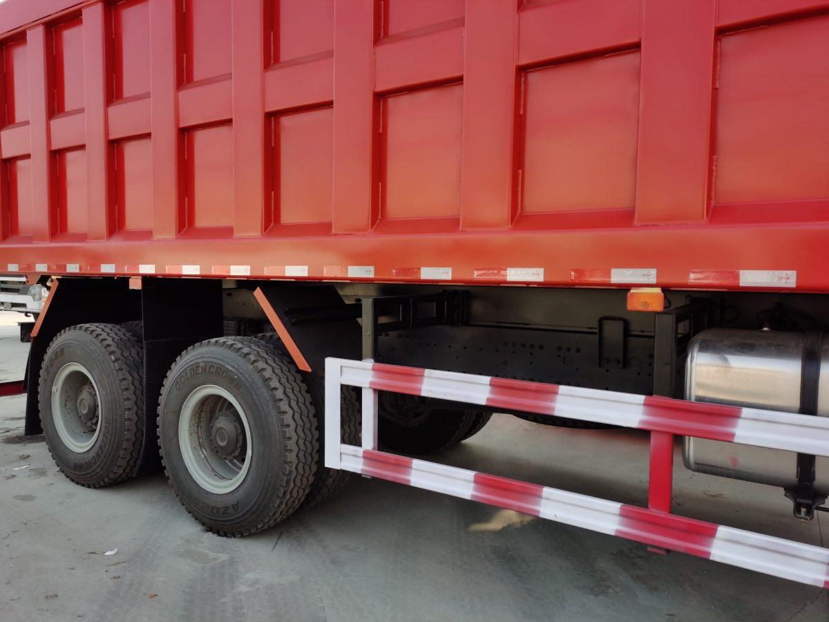 Shacman X3000 8x4 heavy duty dump truck