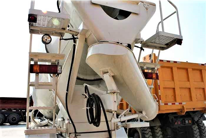 Shacman F3000 8x4 heavy duty concrete mixer truck discharge chute detail for efficient concrete unloading