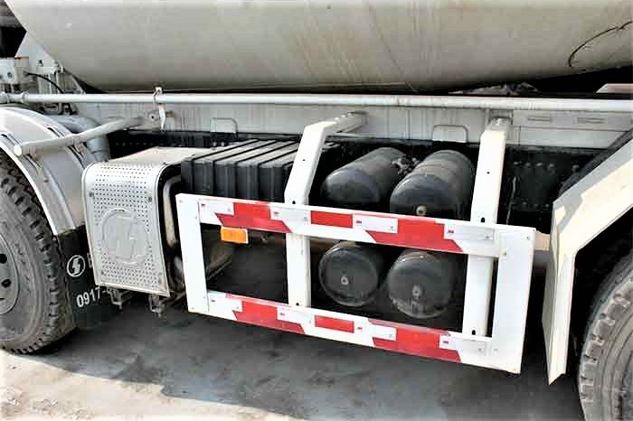 Shacman F3000 8x4 heavy duty concrete mixer truck