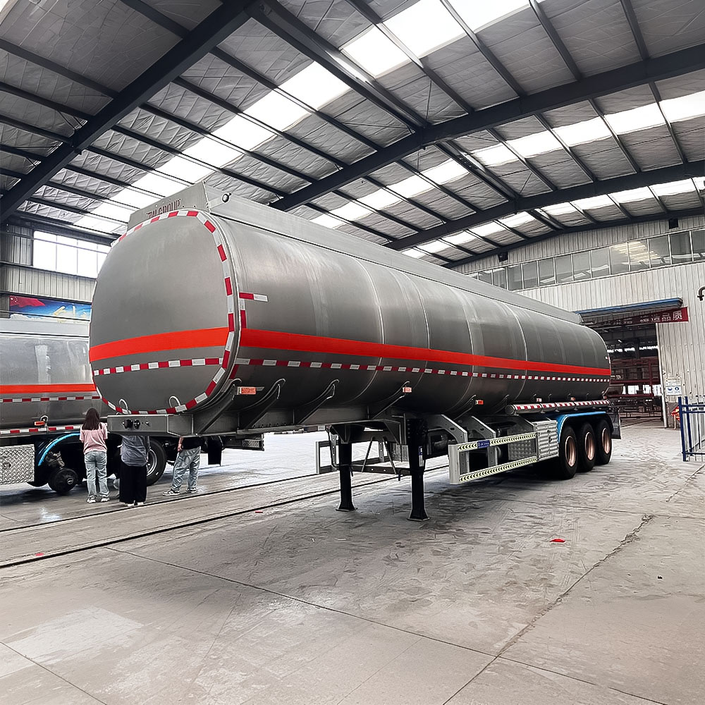 3 Axle 42,000L Carbon Steel Fuel Tanker Semi Trailer
