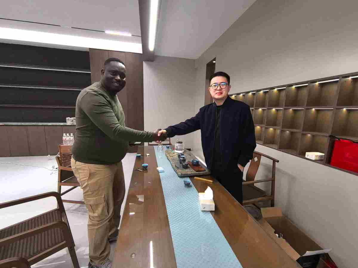 ZW Group CEO Ivan Sun (Sun Yongchang) Shaking Hands with Congo Clients During Factory Visit