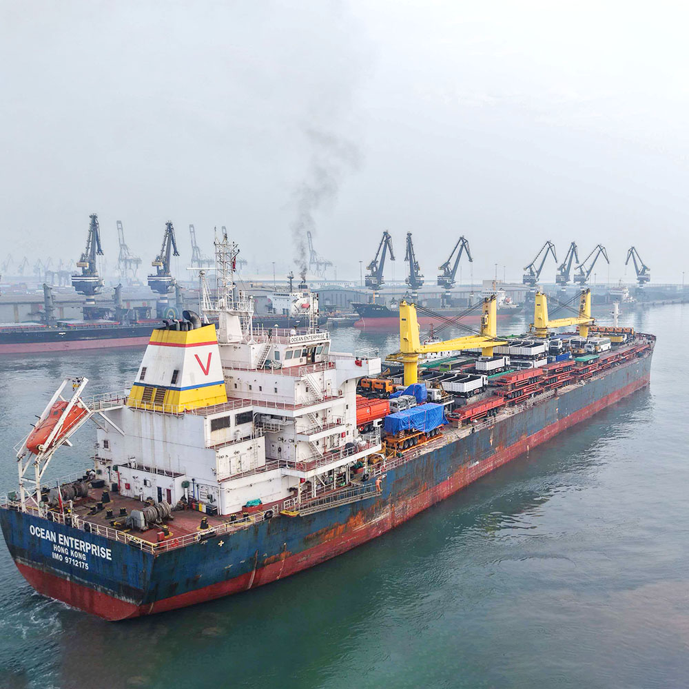 Cargo ship loaded with HOWO tipper trucks bound for Africa: ZW Group large-scale export.