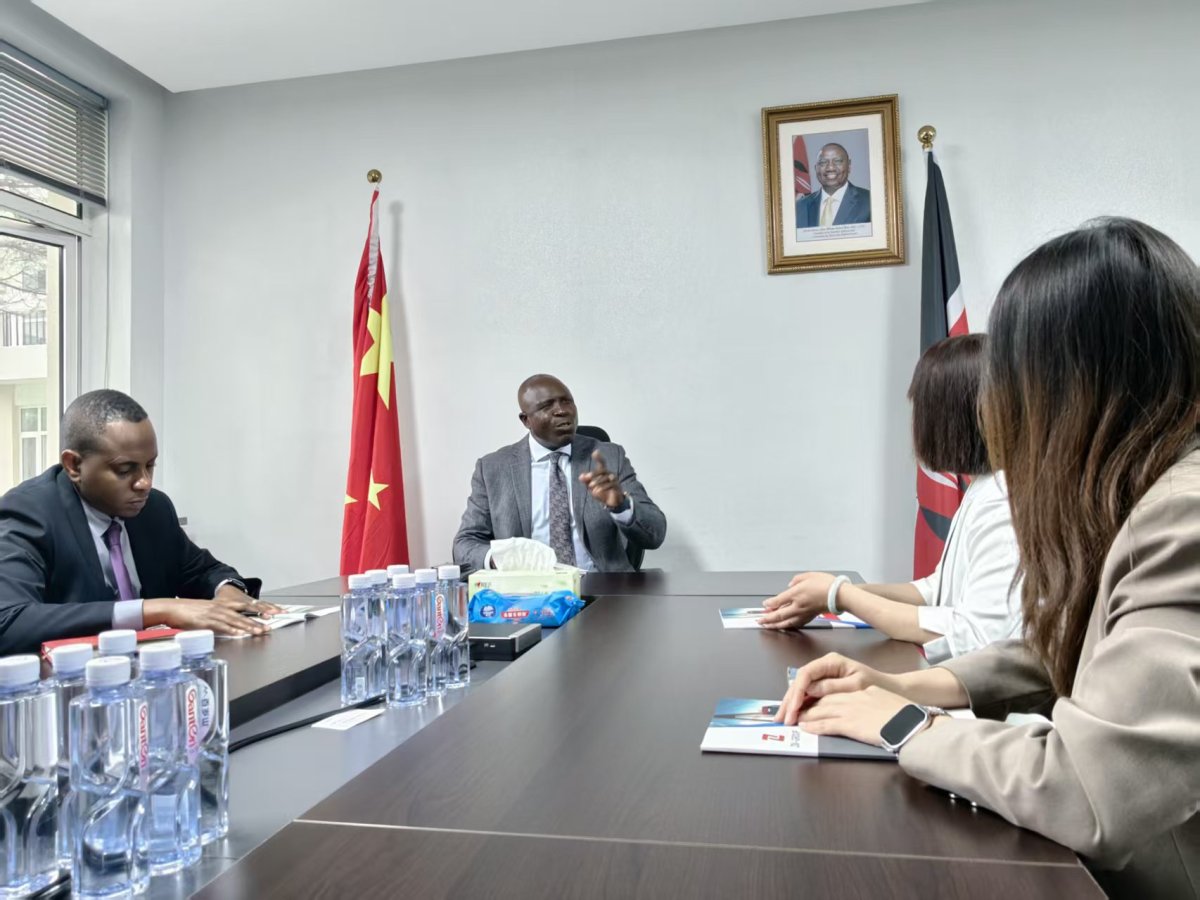 Kenya Ambassador Willy Bett outlining regional fleet requirements during a technical brief with ZW Group, a professional Truck and Trailer Supplier China.