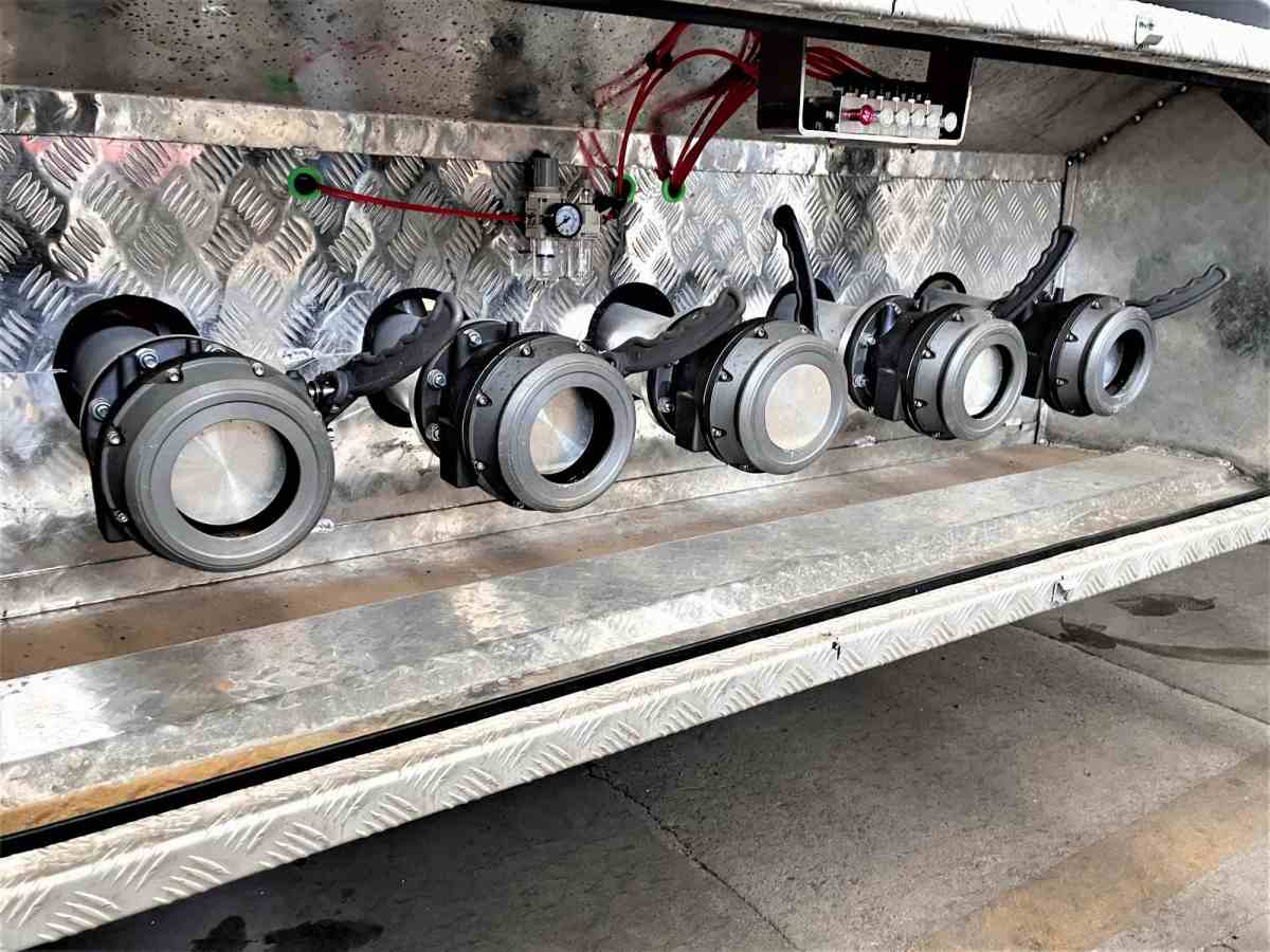 Discharge valve and API bottom loading system on fuel tanker semi trailer