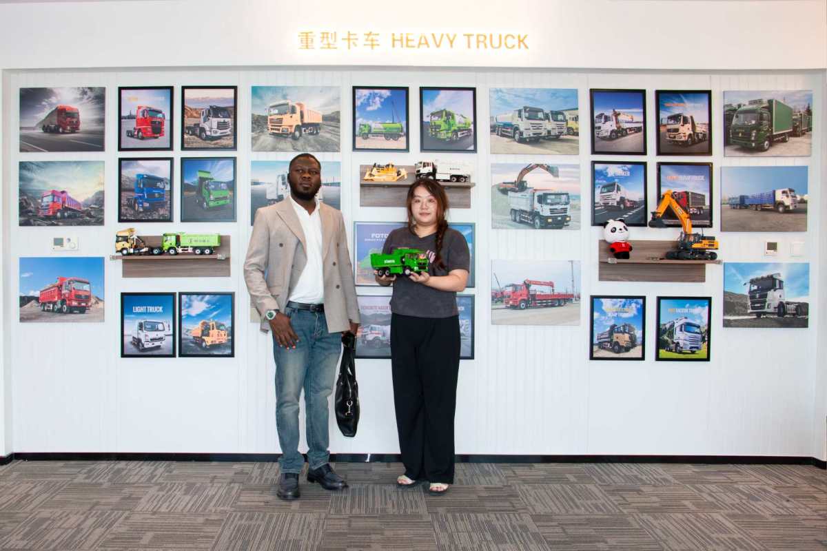 DR Congo mining client visiting ZW Group headquarters to discuss HOWO TX dump truck procurement