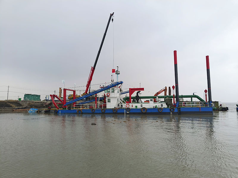 Environmental dredger