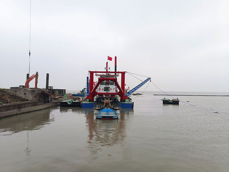 Environmental dredger
