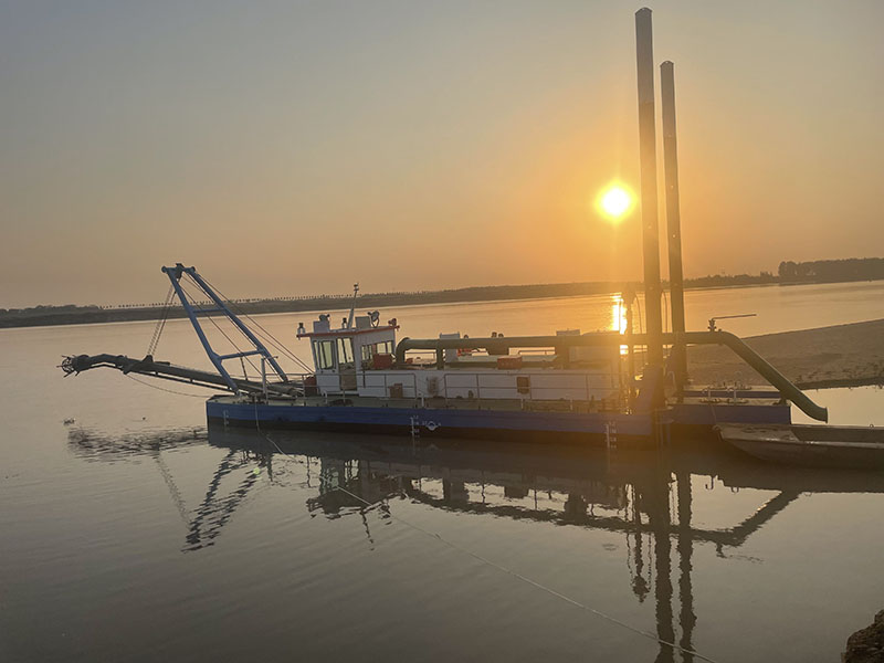 Jet suction dredgers