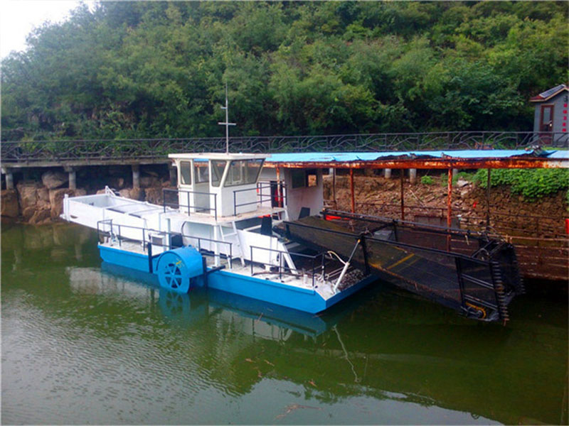 Garbage recovery vessels
