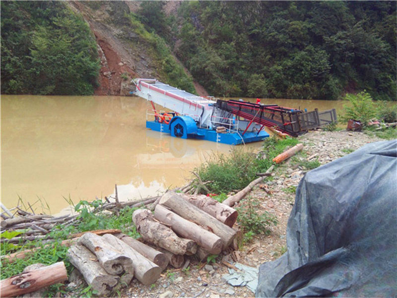 Garbage recovery vessels
