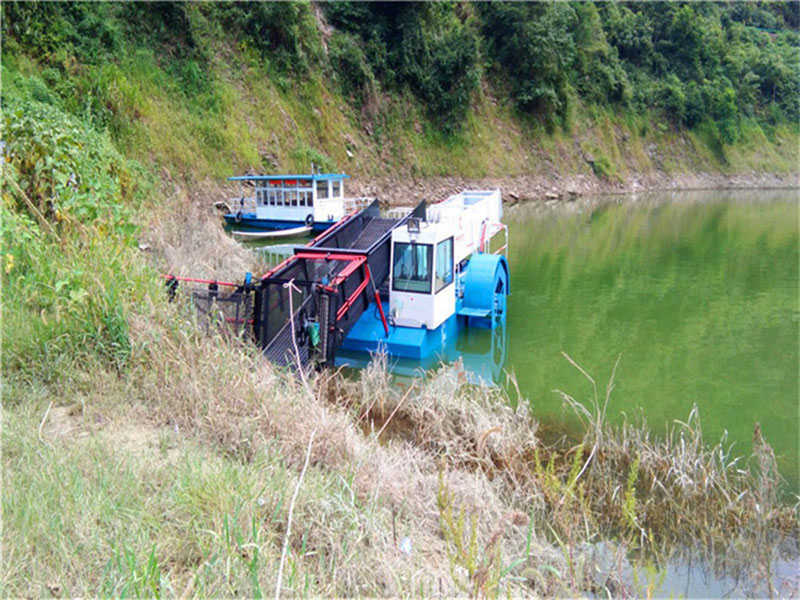 Garbage recovery vessels