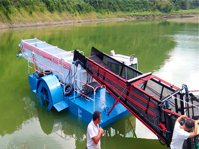 Garbage recovery vessels