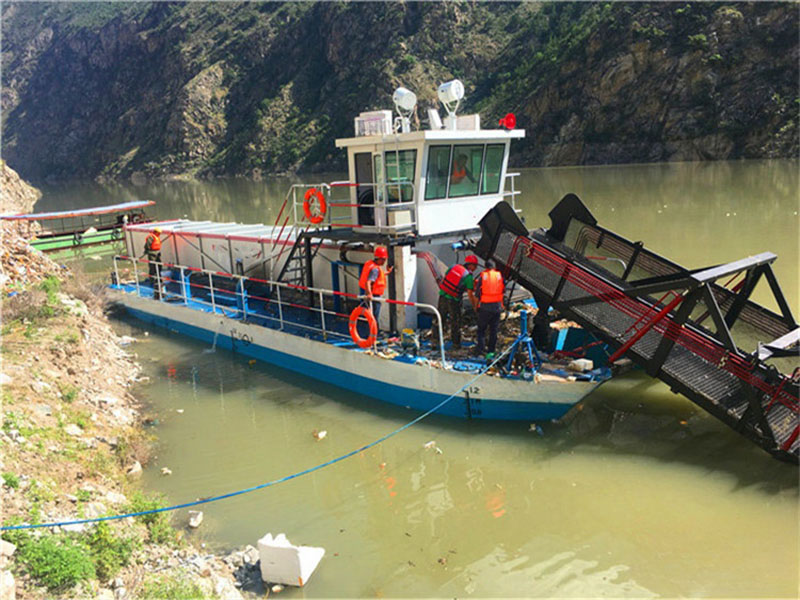 Garbage recovery vessels