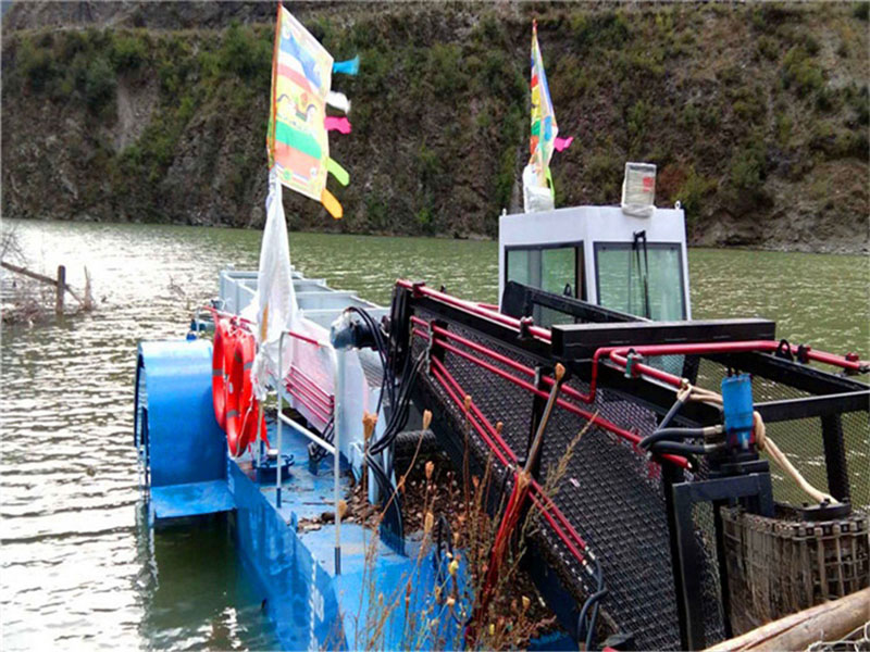 Garbage recovery vessels