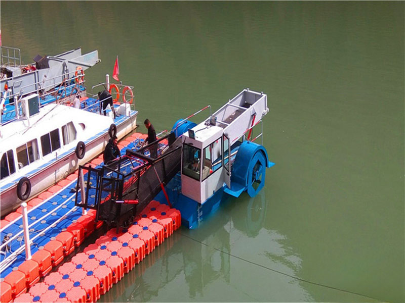 Garbage recovery vessels