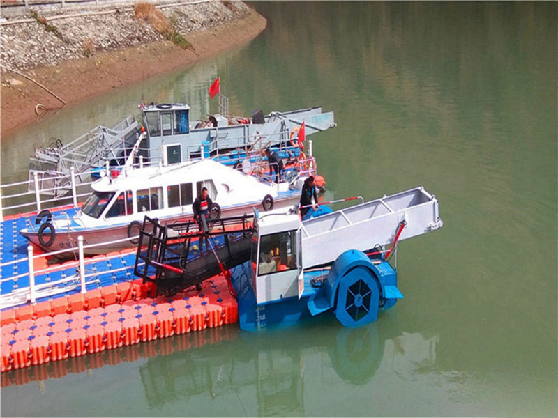 Garbage recovery vessels