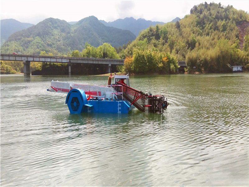 Garbage recovery vessels