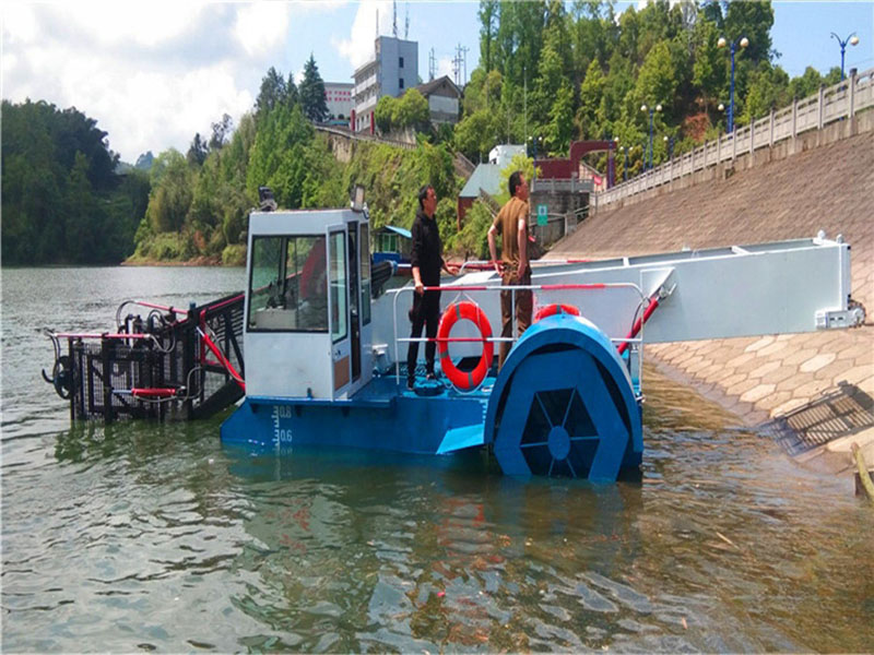 Garbage recovery vessels