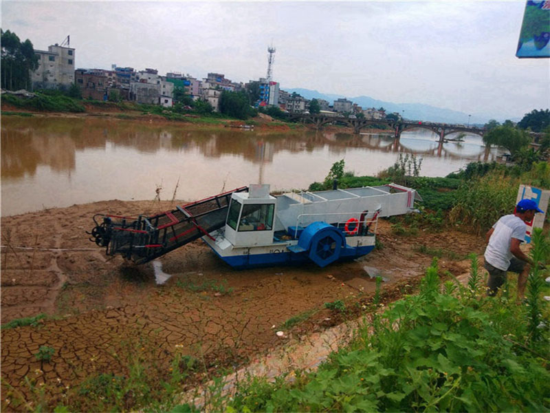 Garbage recovery vessels
