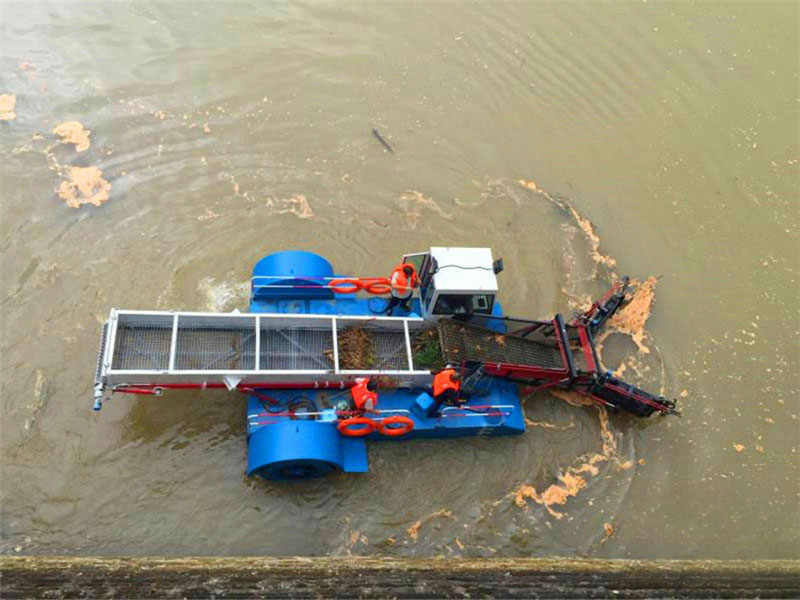 Garbage recovery vessels