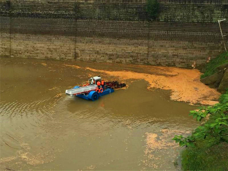 Garbage recovery vessels