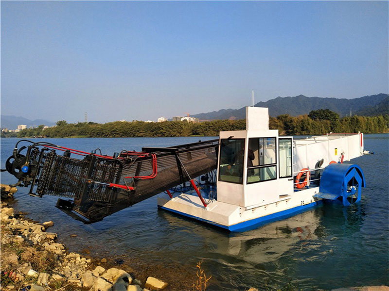 Garbage recovery vessels