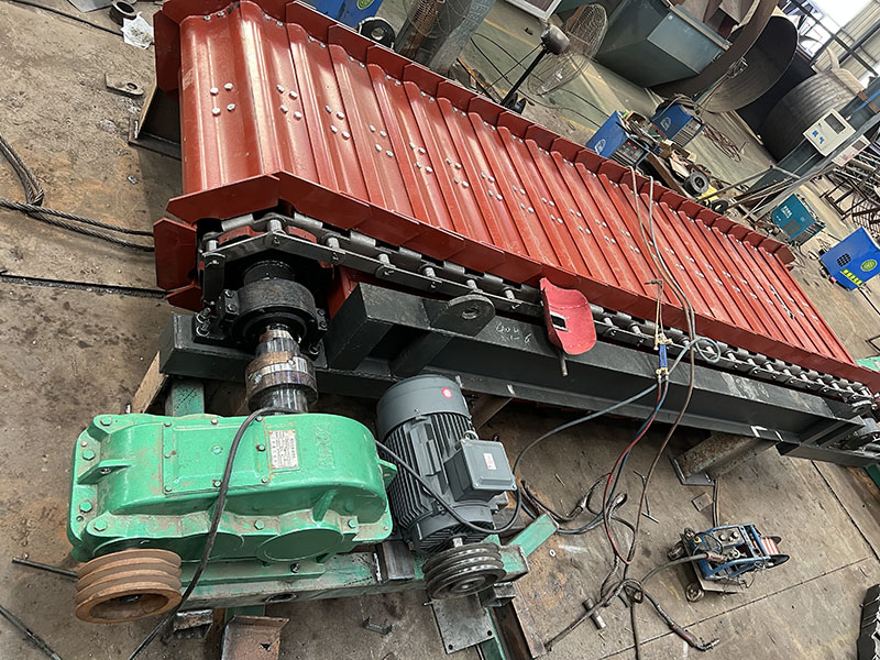 Chain plate feeder
