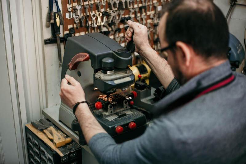 Laser Cutting Machine Safety Protocols Every Operator Must Follow (OSHA-Compliant) Laser Cutting Machine Safety Protocols Every Operator Must Follow (OSHA-Compliant)