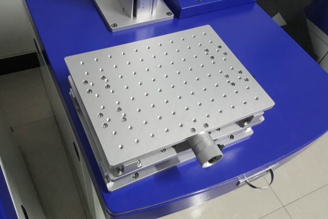 Two-dimensional worktable