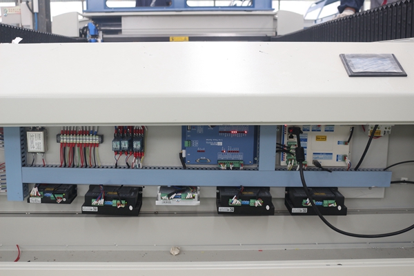 Yongli 280W Metal Laser CO2 Cutting Machine 1325 for sale