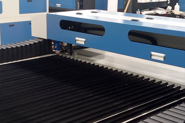 Yongli 280W Metal Laser CO2 Cutting Machine 1325 for sale