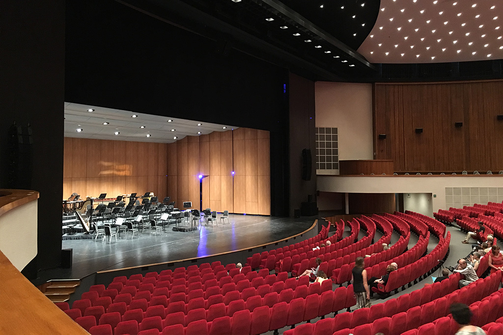 Report Hall Stage Lighting Case