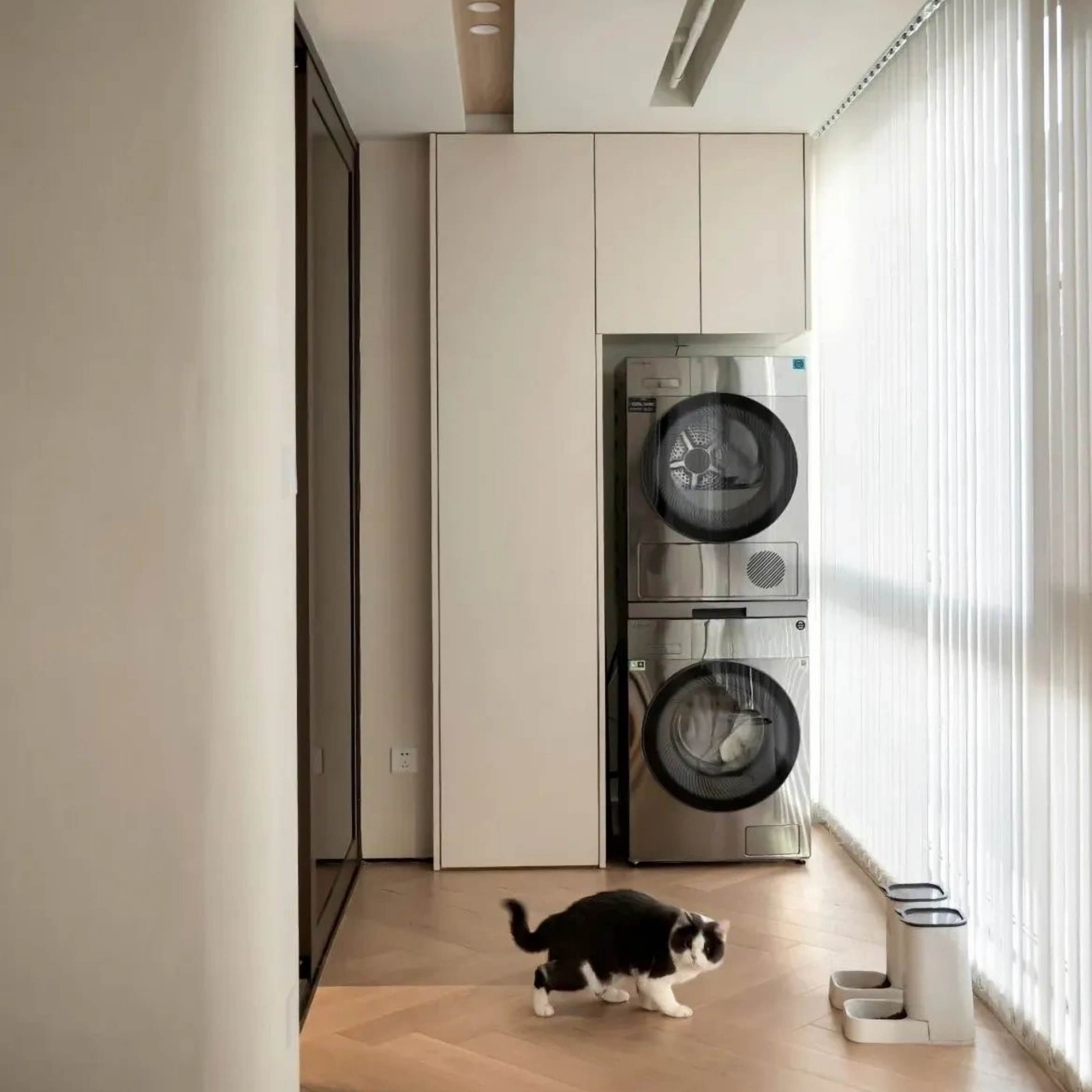 Custom Modern Eco-Friendly Washing Machine Balcony Integrated Countertop Basin Cabinet with Large Capacity Wooden Design