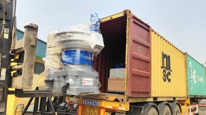 132KW 2 Ton/h capacity XGJ560P wood pellet machine loading for our Poland agent.