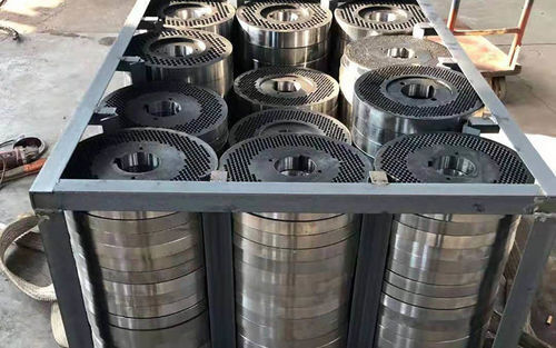 Packing SKJ flat die for our South Africa customer