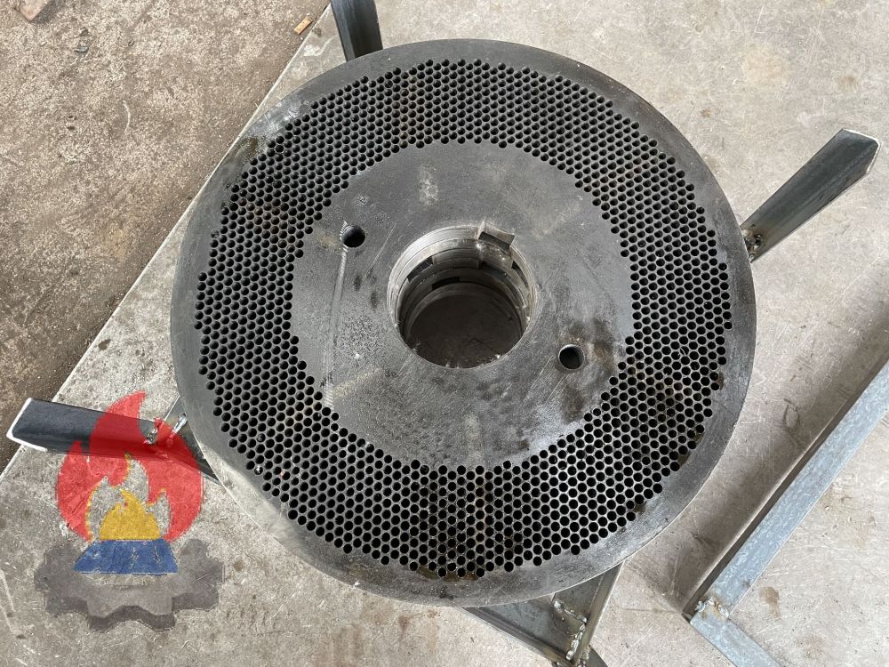 Delivery SKJ3-550 Flat die for our customers