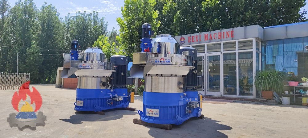 Deliver 2 set of XGJ700P Pellet Machine and 1 set of Wood Debarker to Poland by train